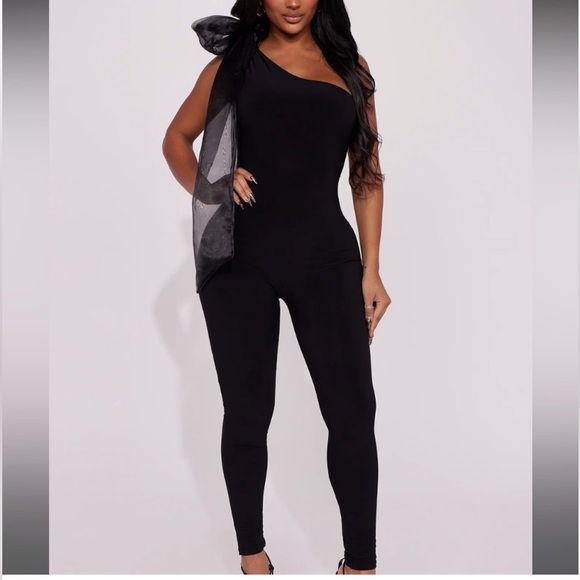 Fashion Nova jumpsuit 🖤 - Picture 1 of 7